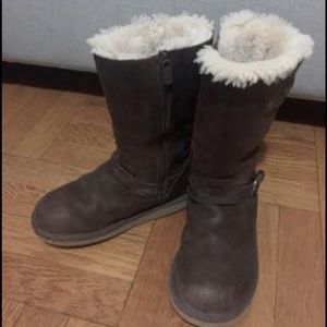 UGG Boots (dark brown)- Size:3